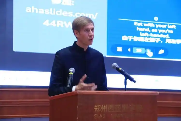 航空工业管理学院王英琦河南中医药大学本草书院学生赵锦涛书院从游