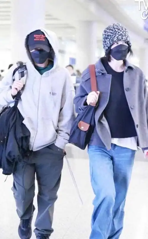 王菲谢霆锋年后首秀恩爱合体现身行头不过万元女方罕有撒娇