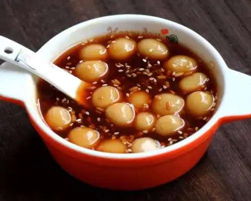 醪糟红糖小汤圆图文 |沙儿飞飞71糯米粉半碗红糖适量醪糟2勺水淀粉