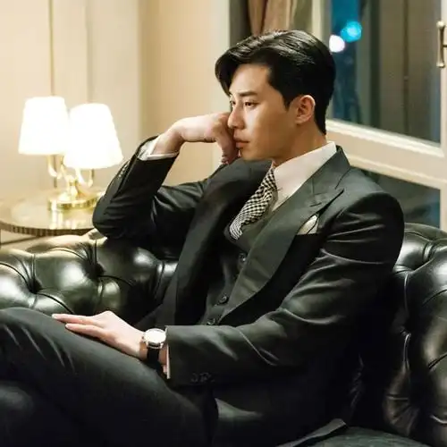 新闻 韩国娱乐 > 正文     在公开的剧照中,朴叙俊身穿得体干练的西装