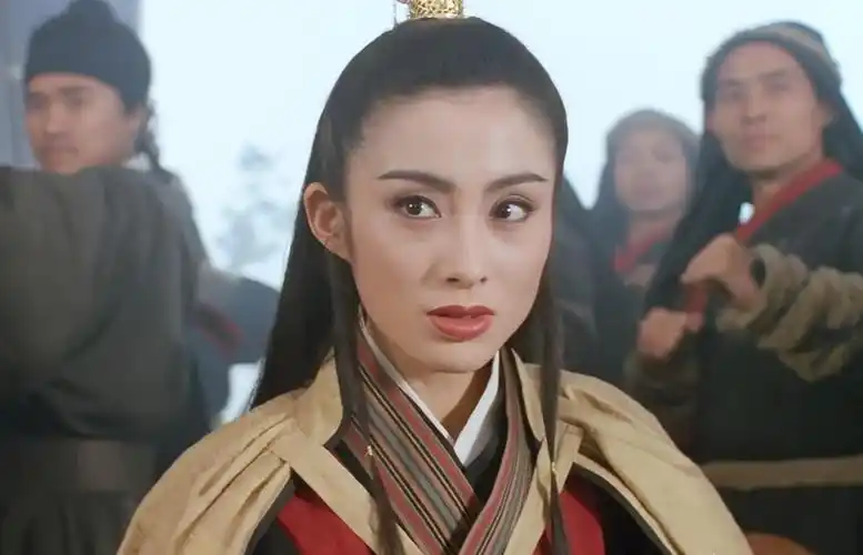 张敏出演赵敏的时候是25岁,当时的她意气风发,充满着少女气息.