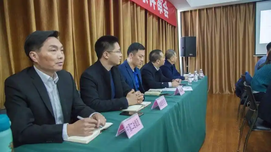 泊里镇召开小城市专项规划专家评审会