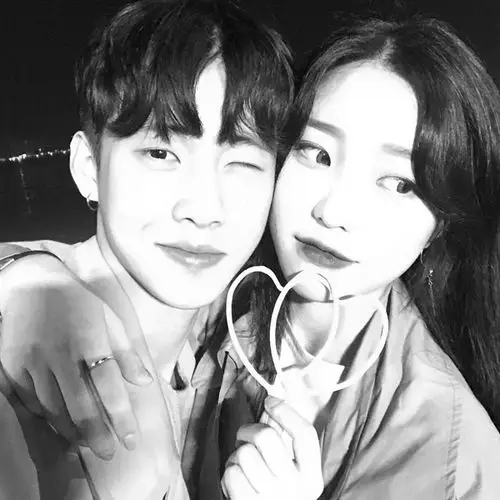 暖心伴侣_黑白情侣头像图片_扣扣居