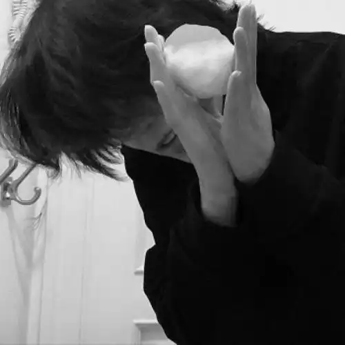 qq头像男生黑白高冷有时会被失望绊倒不要太骄傲