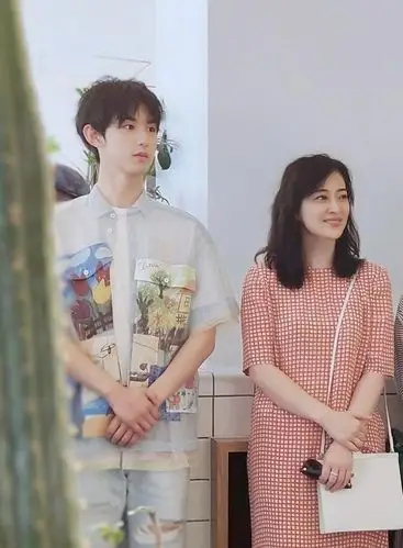 少年派:钱三一和妈妈重聚,母子同框像姐弟,妈妈站梅婷旁都不输|郭俊辰