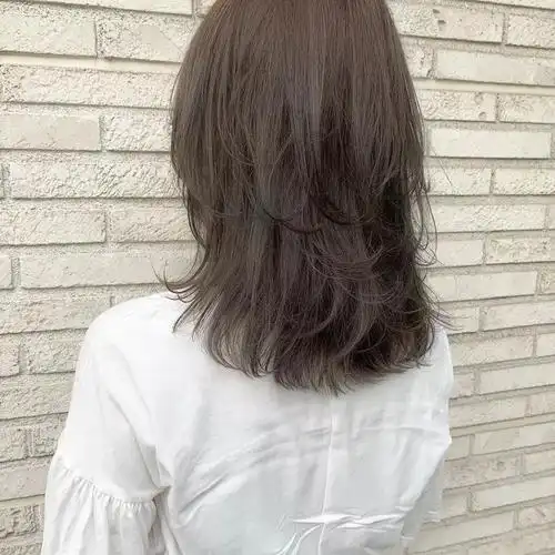 2020年流行高层次的齐肩发|层次|发型|美女_新浪新闻