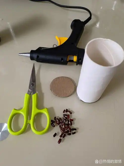 幼儿园作业—自制乐器—沙锤 这个做法省时又简单,还是旧物利用,所需