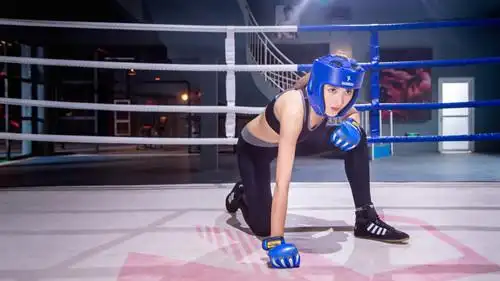 《麻辣变形计》艾晓琪百变塑造多面脸