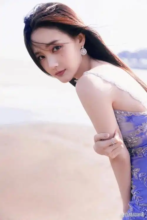 李一桐绝美写真美照,海边的紫罗兰