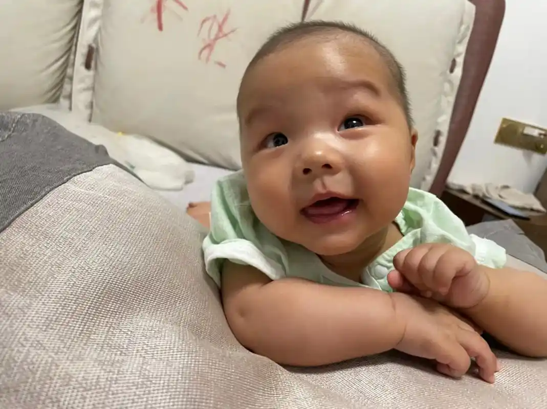 书宝贝百天孩子的天空baby轻onolvven宾