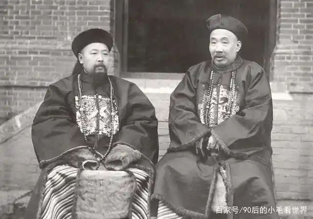 两江总督端方(左)和江苏巡抚陈启泰.