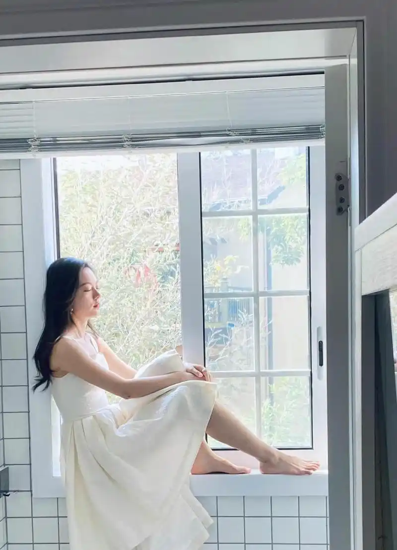 赵今麦美腿玉足合集