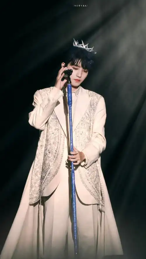 王俊凯马嘉祺相似造型#  "荆棘留给自己,珍珠给予粉丝"  @tfboys