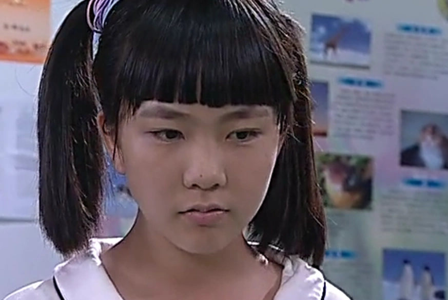 还记得《家有儿女》里的"朵朵"吗?如今长大,颜值不输杨紫