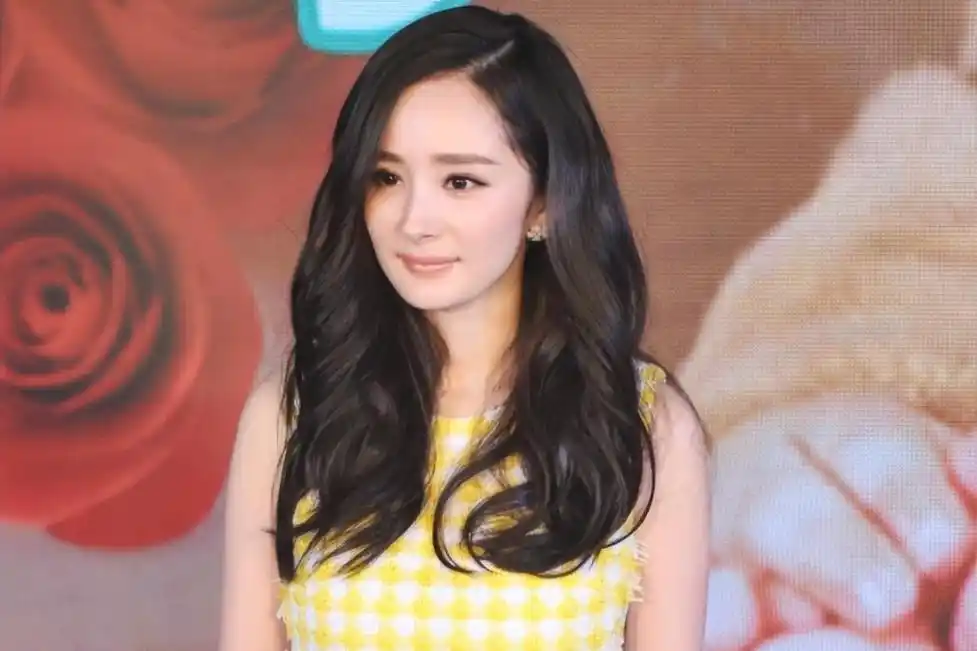 杨幂复婚可能性 杨幂离婚后接受采访,主持人询问她是否考虑复婚,她毫