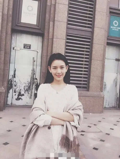 孙一宁早期旧照曝光,清纯可人不失英气,撞脸"锦鲤"杨超越