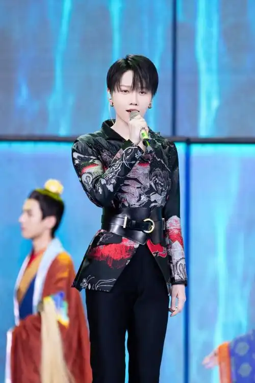 央视五四晚会##刘雨昕国风造型