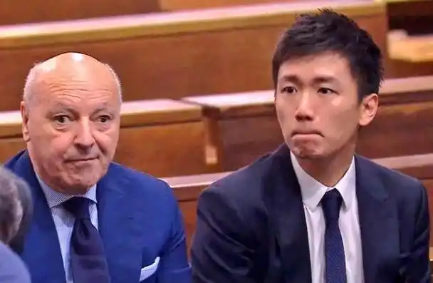 张康阳面色沉重!欧冠失利后,回米兰城赴葬礼,送贝总最后一程