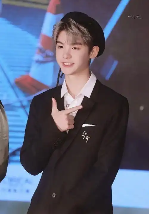 黄明昊是帽子大王吧##黄明昊帽子半永久吧