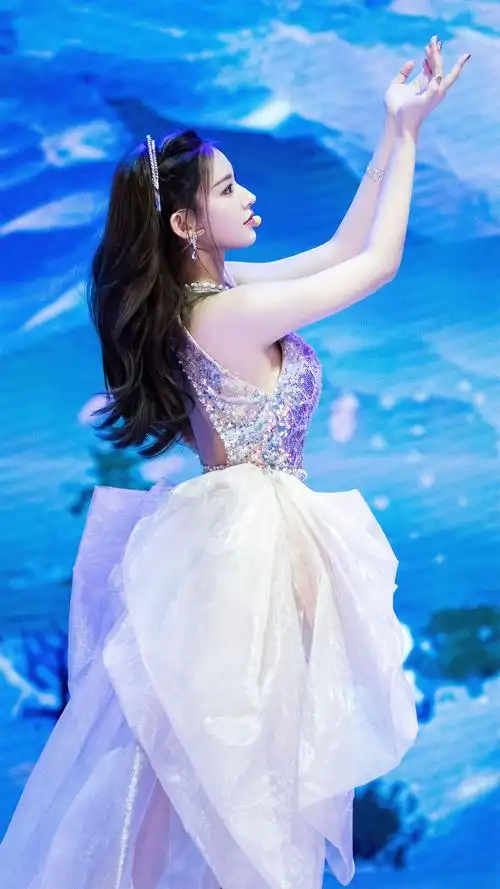 程潇美人鱼造型__财经头条