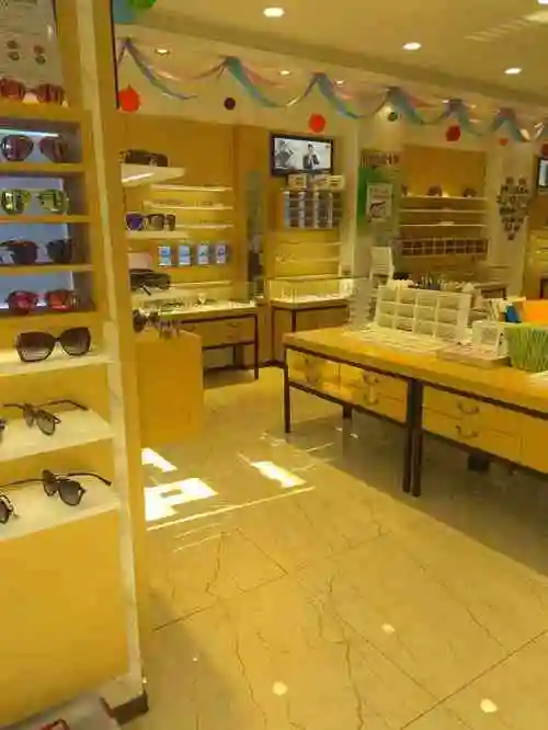 新世纪眼镜(高新开发区店)-"眼镜镜片质量不错,是蓝光的,镜架样式比较