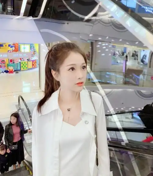 清纯甜美虎牙主播沐莹莹生活照图片美女主播沐莹莹照片欣赏