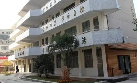 广州市白云艺术中学(广州市第六十八中学)照片1