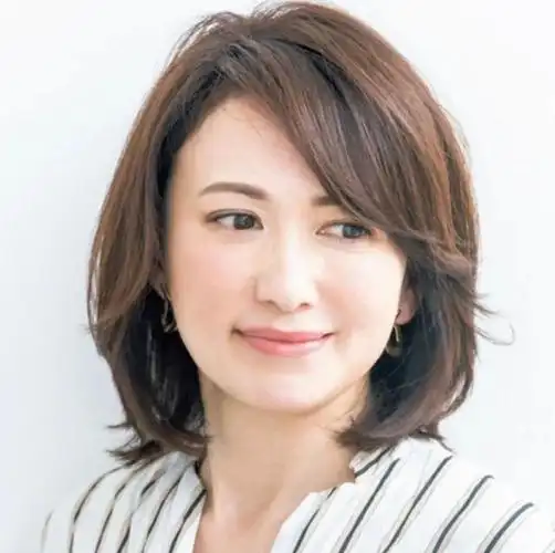 齐肩烫发发型图片女减龄2022(齐肩烫发发型2020年减龄) - 知识分子