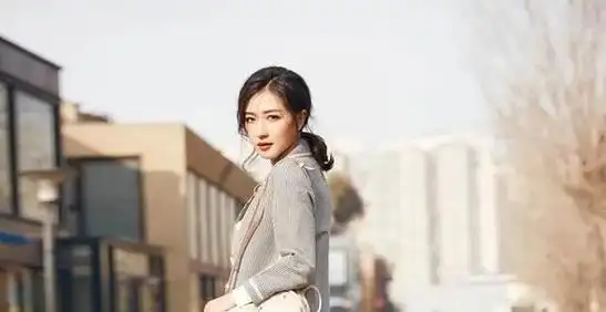 结果表现得如此明显,以至于其他人都看得出他们正在谈恋爱,因为万茜的