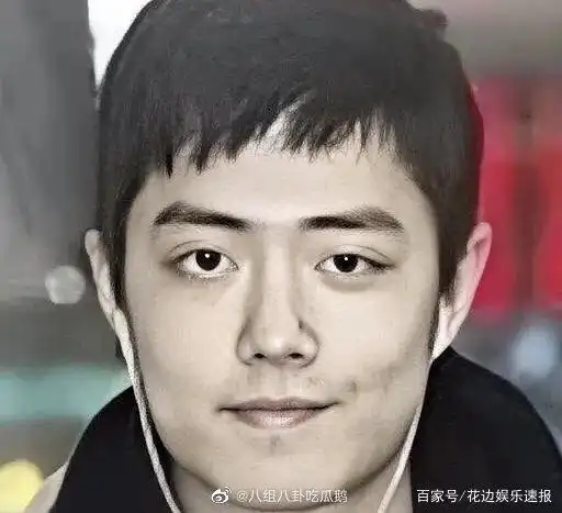 有网友整理了一系列肖战出道前的照片,基本是大学时期的他.