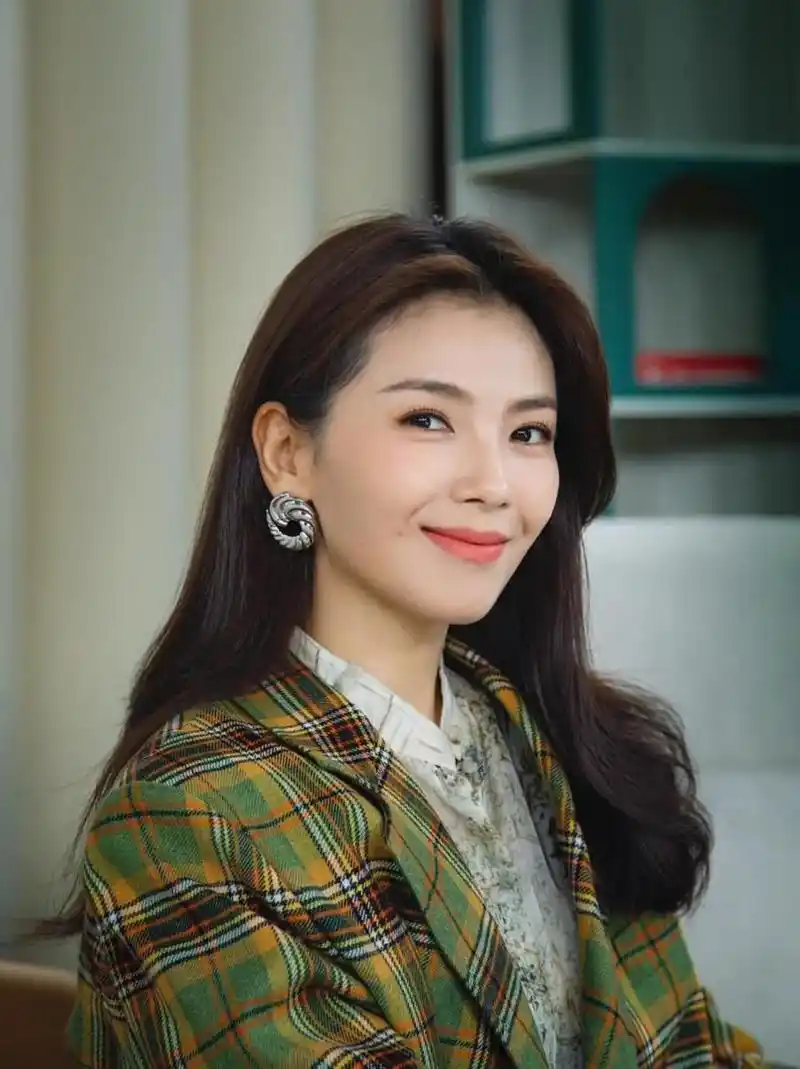 娱乐圈,一说贤妻,人们脑子里第一个就会想到刘涛.