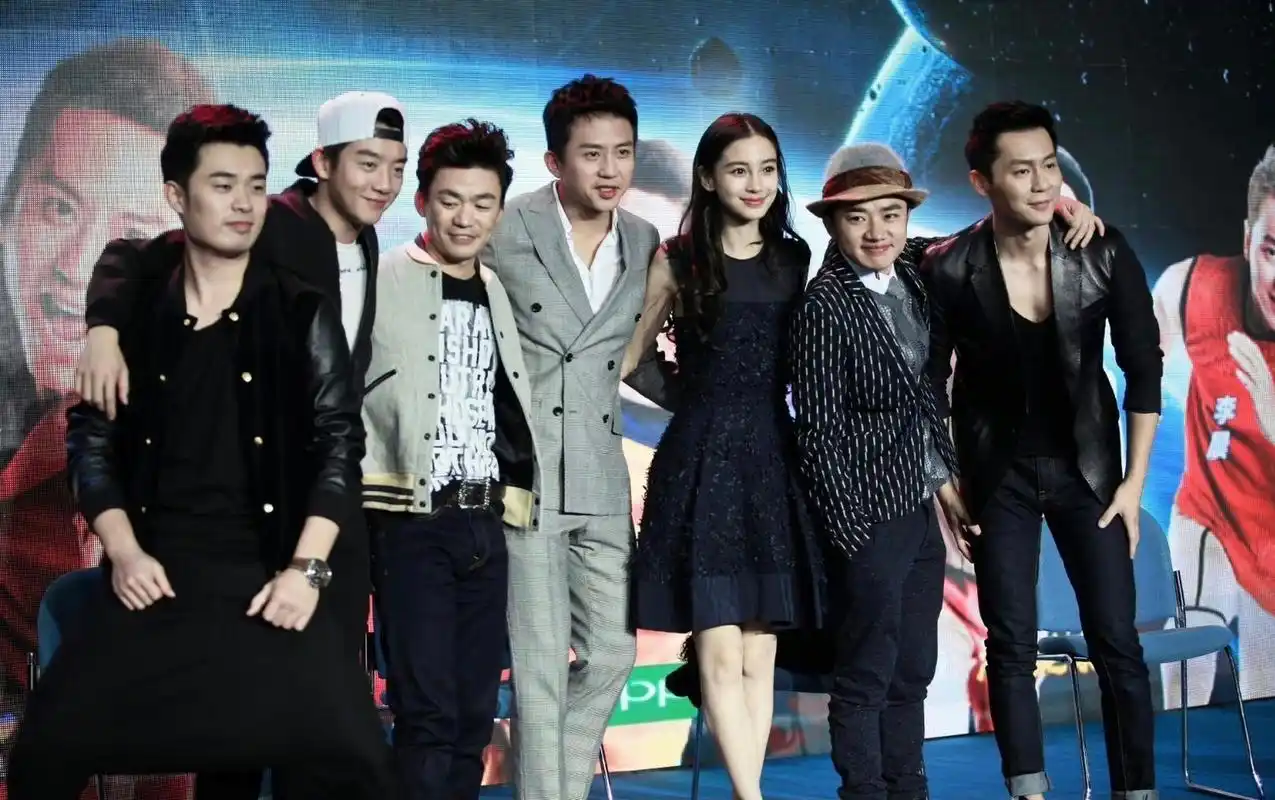 那时大家好年轻啊#邓超晒跑男合照说weare伐木累#又回到奔跑吧兄弟了