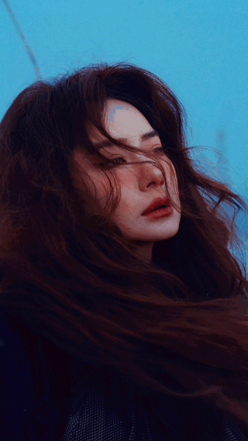 戚薇红色爆炸卷发