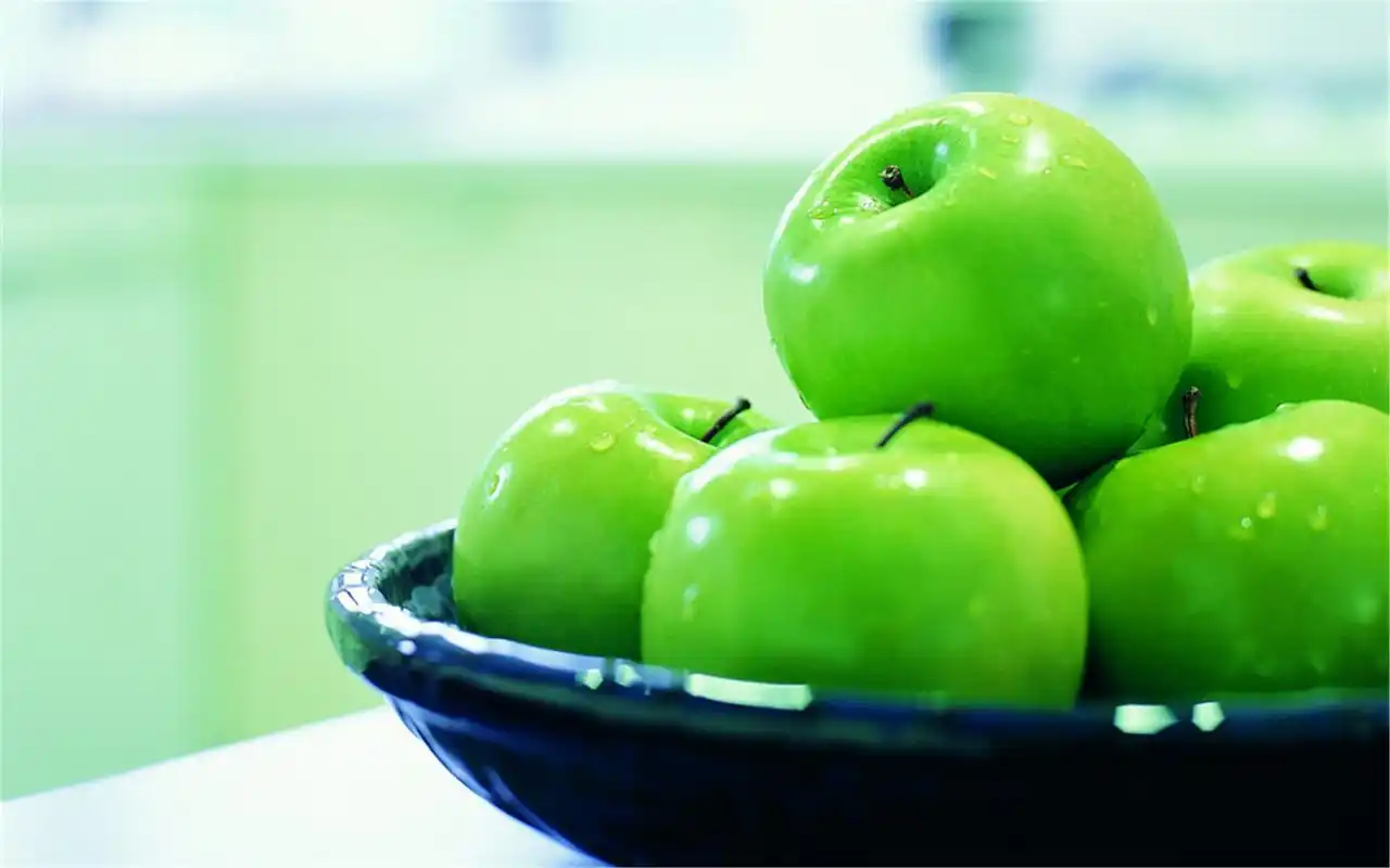 唯美可口青苹果高清桌面壁纸图片