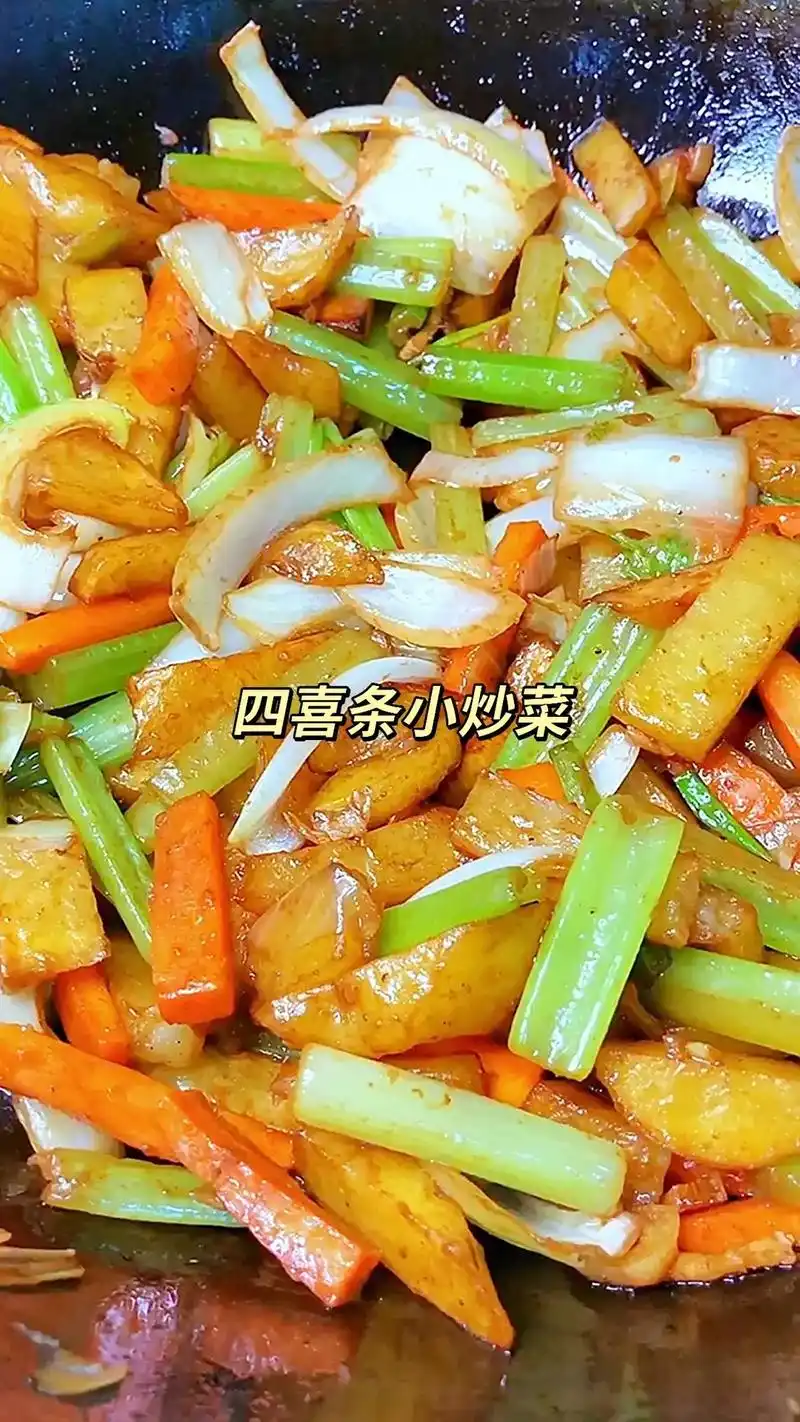 土豆条芹菜洋葱胡萝卜条小炒菜.