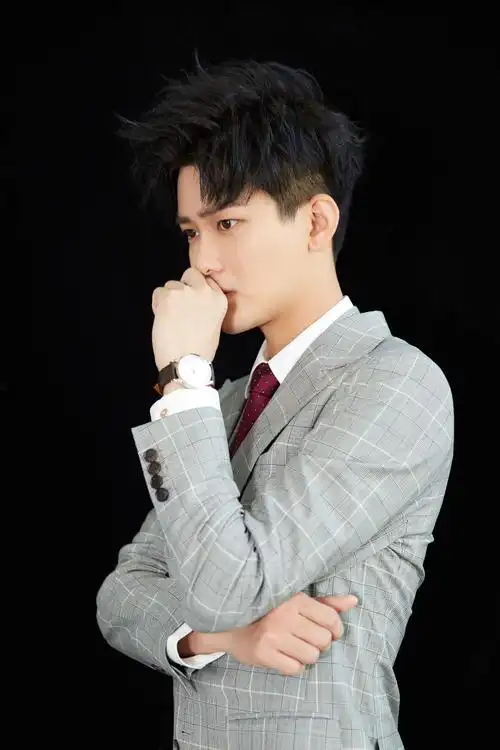 小室君更博发熊梓淇帅照 今天也是帅气的绅士