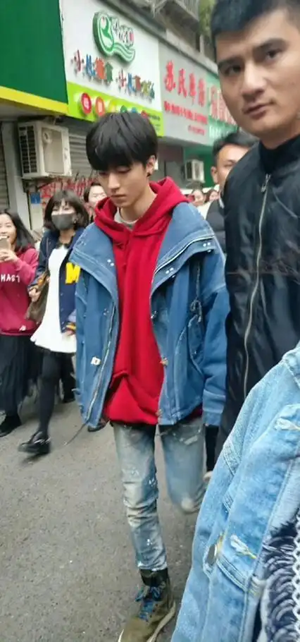 王俊凯粉丝分享马山稀有路透照粉丝转发喊话想念749局