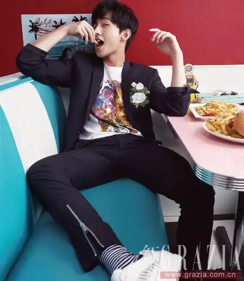 p>杨洋,1991年9月9日出生于上海,籍贯安徽合肥,毕业于中国人民解放军