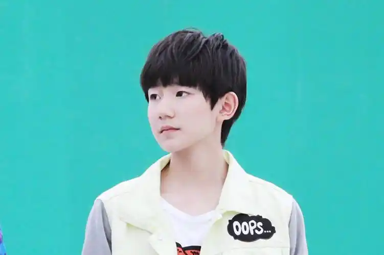 00后小鲜肉王源壁纸阳光男孩王源