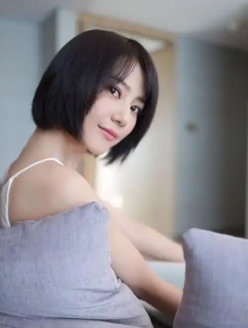 高圆圆竟然剪掉长发,波波头的她却更显俏皮,孕妇该有的样子