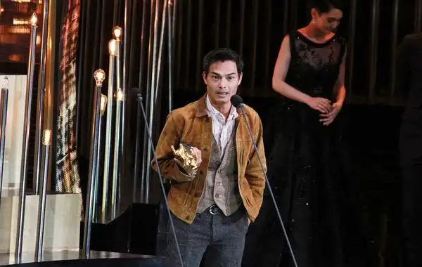 第51届金马奖颁奖 陈建斌获影帝蒋勤勤献吻