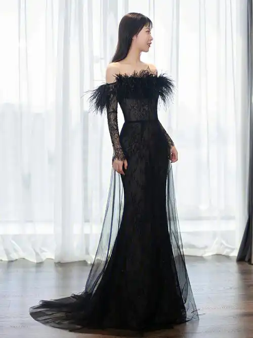 黑色礼服深邃神秘是各种正式和非正式场合的"百搭"选择墨色织花如暗夜