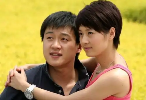 38岁佟大为全家照生不到儿子不能停二女儿撞脸小沈阳