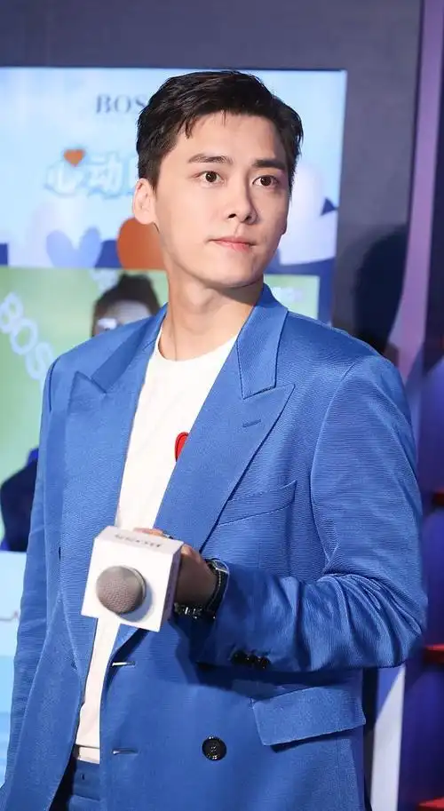 近期,北京警方在侦破一起违法犯罪案件中,将演员李易峰(男,35岁)查获.