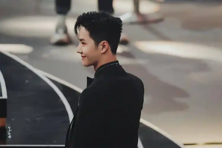 有没有王一博电脑锁屏壁纸? - 知乎