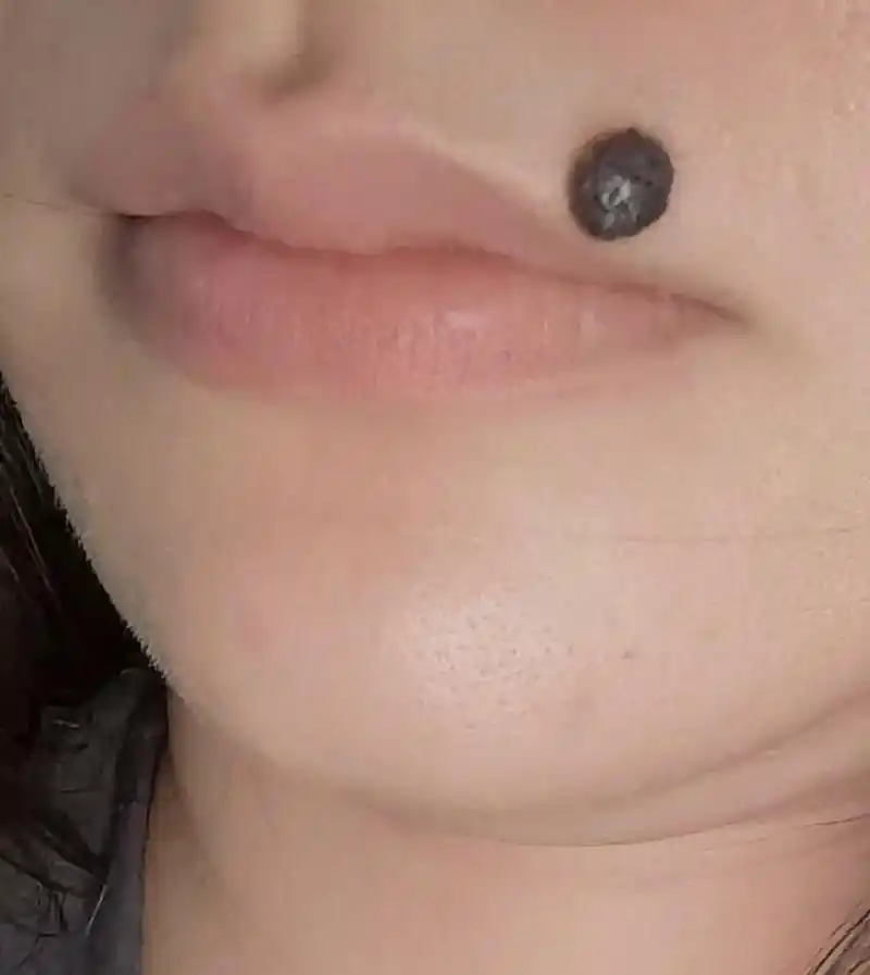 上热门 唇边有痣有的代表口福多,有的代表人缘好,有的代表女子桃花