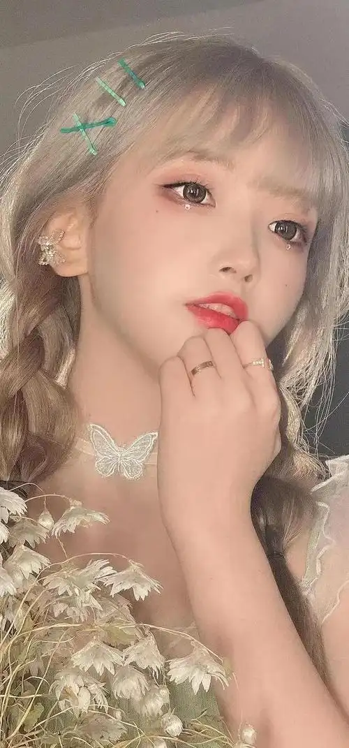 颜值气质俱佳的美女小姐姐 清纯又性感 笑起来的样子超可爱_网易订阅