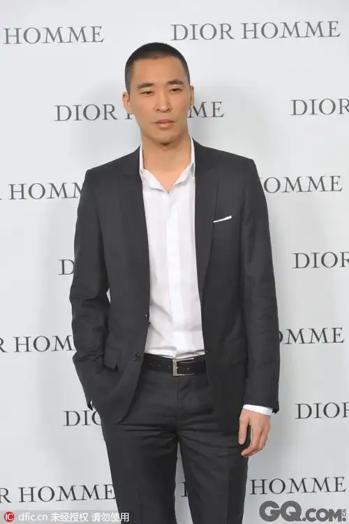 黄立行可是只要他出现,你会觉得,痞痞的男生真的分外有一种吸引力,让