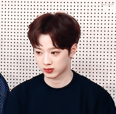 赖冠霖超话#可可爱爱的赖冠霖#这摇头晃脑的小可爱我很慢,我很懒散