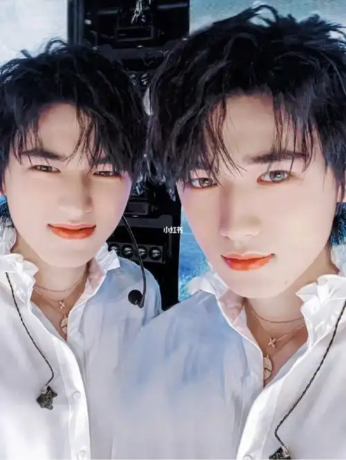 明明两个都是轩轩本轩#宋亚轩  #宋亚轩壁纸  #p图